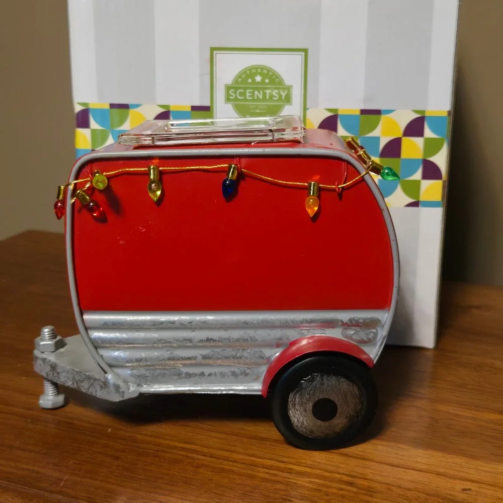 Scentsy Christmas Camper Red Retro Wax‎ Warmer Holiday Decor with Box and Plug